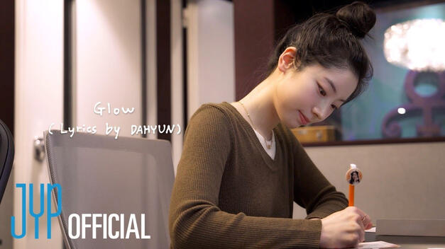 "Glow (TWICE)" Cover